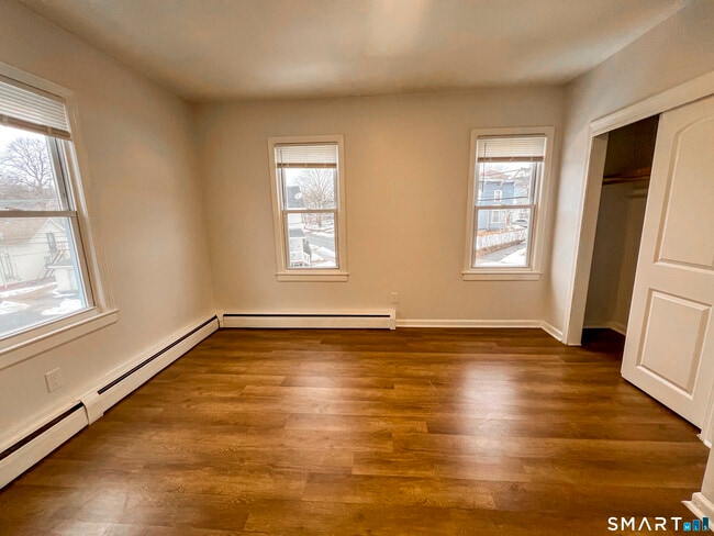 8 Locust St in New Britain, CT - Building Photo - Building Photo