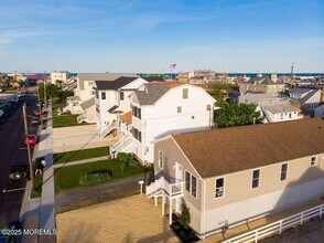 28 Central Ave in Point Pleasant Beach, NJ - Foto de edificio - Building Photo