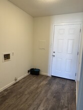 1007 1/2 W Avenue Q, Unit 1007 in Lovington, NM - Foto de edificio - Building Photo