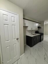 48 Carteret St, Unit 1 in Newark, NJ - Building Photo - Building Photo