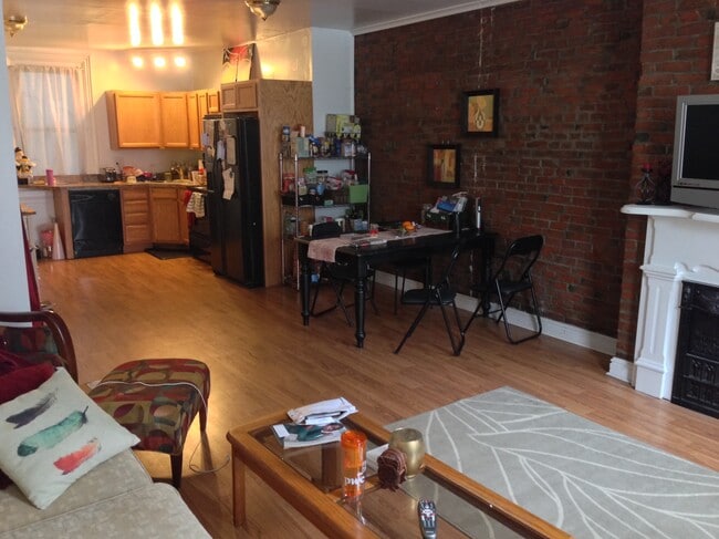 147 S 16th St, Unit 1 in Pittsburgh, PA - Building Photo - Building Photo