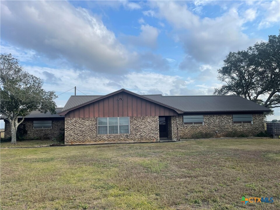 6414 FM 234 in Edna, TX - Building Photo