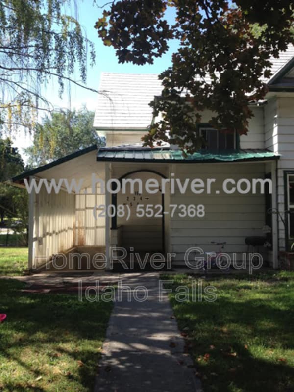 160 Pine St in Idaho Falls, ID - Building Photo - Building Photo