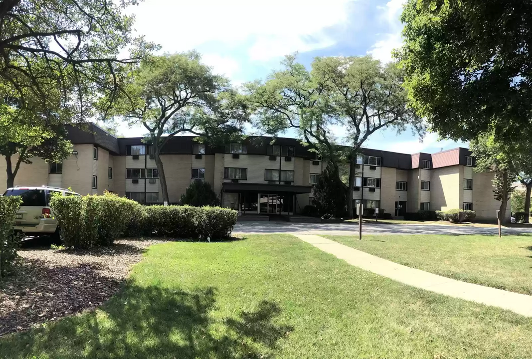 810 E Shady Way in Arlington Heights, IL - Building Photo