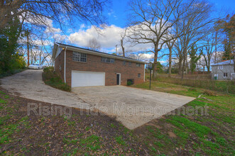 175 Park Rd in Pleasant Grove, AL - Foto de edificio - Building Photo