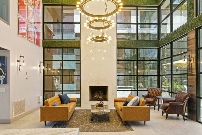 The Urban in Phoenix, AZ - Foto de edificio - Building Photo