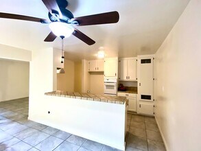 24836 Walnut St in Santa Clarita, CA - Foto de edificio - Building Photo