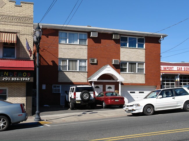 6205 Park Ave in West New York, NJ - Building Photo - Building Photo