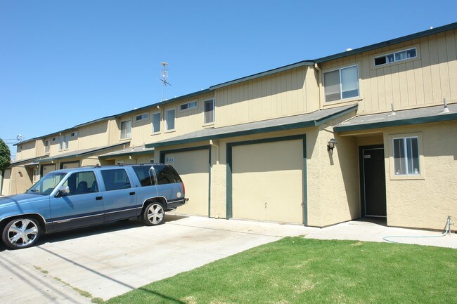 10541 Geil St in Castroville, CA - Foto de edificio - Building Photo