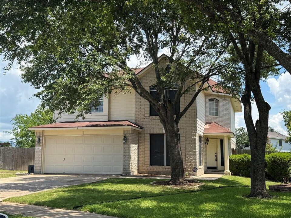 1501 Van Horn Dr in Round Rock, TX - Building Photo