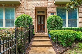 4230 Holland Ave in Dallas, TX - Building Photo - Building Photo