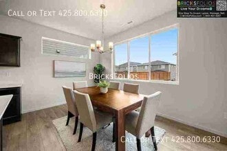 8461 32nd Pl NE in Marysville, WA - Foto de edificio - Building Photo