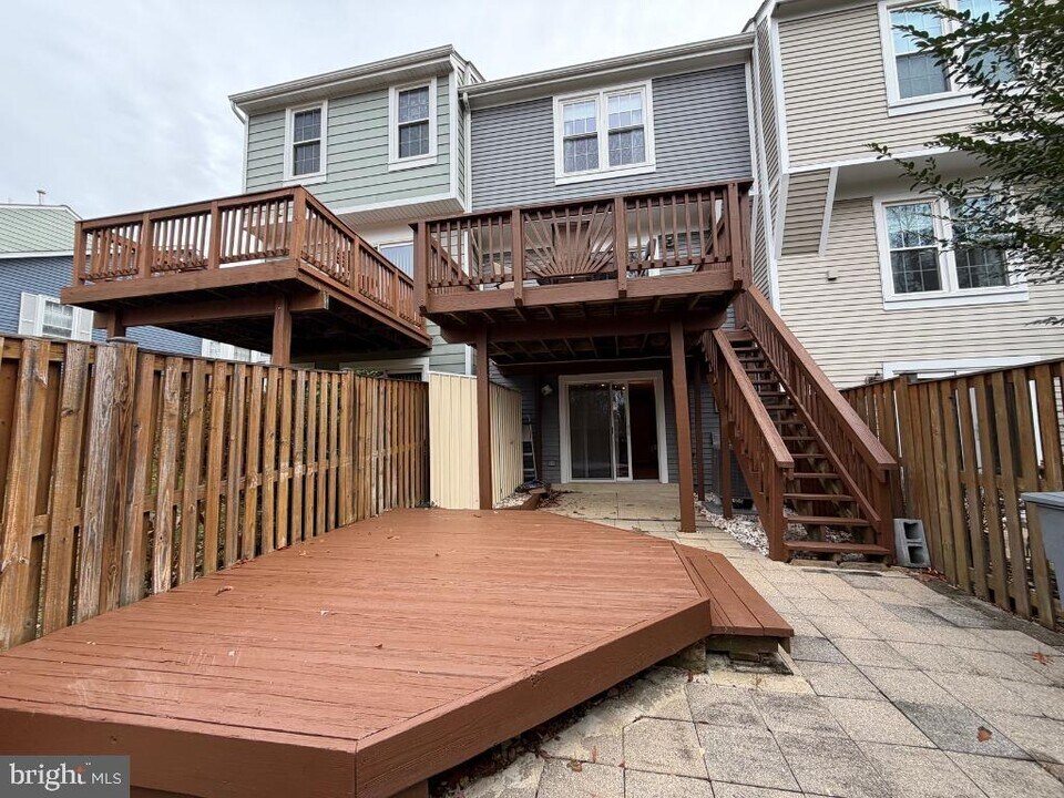 6502 Brick Hearth Ct in Alexandria, VA - Building Photo