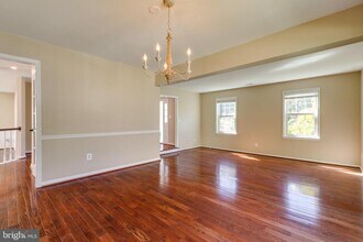 12010 Sugarland Valley Dr in Herndon, VA - Building Photo - Building Photo