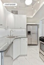 210 Columbia Hts in Brooklyn, NY - Building Photo - Building Photo