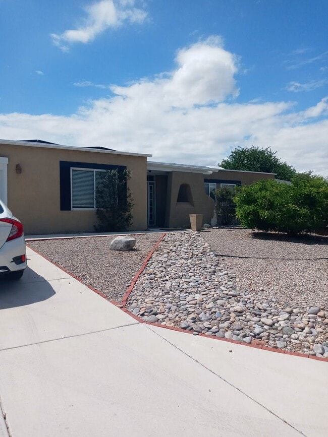 property at 3704 Oakmount Dr SE