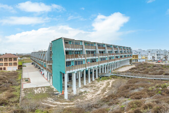 La Mirage Beachfront Condominiums in Port Aransas, TX - Building Photo - Building Photo