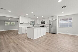 11991 104th Ave in Largo, FL - Building Photo - Building Photo