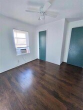 5618 E Crosstimbers St in Houston, TX - Building Photo - Building Photo