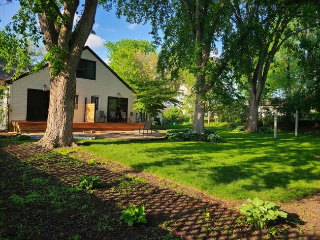 5633 Saint Croix Ave N in Minneapolis, MN - Foto de edificio - Building Photo