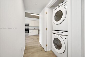 475 NE 125th St, Unit 505 in North Miami, FL - Building Photo - Building Photo