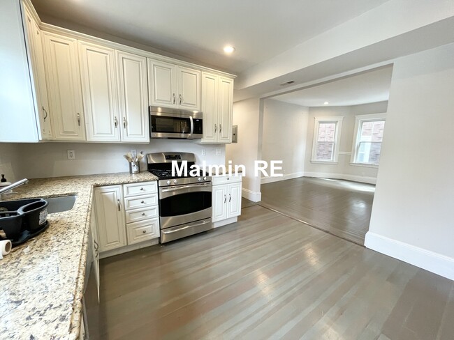 201 E Cottage St, Unit 2 in Boston, MA - Building Photo - Building Photo