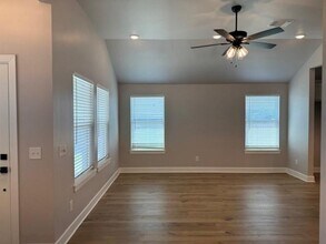 323 Isabella Dr in Blanchard, OK - Building Photo - Building Photo