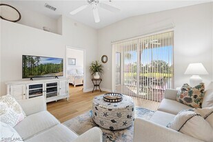 2290 Carrington Ct in Naples, FL - Building Photo