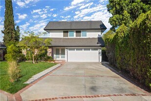 6210 Newcastle Ave in Los Angeles, CA - Building Photo