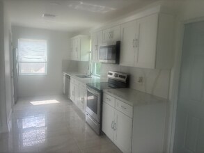 13755 SW 20th St in Davie, FL - Building Photo - Building Photo