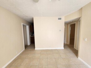 1041 21st St in West Palm Beach, FL - Foto de edificio - Building Photo