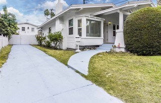 8655 Clifton Way in Beverly Hills, CA - Building Photo