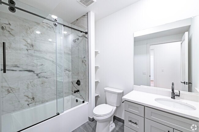 215 Newark Pompton Tpke in Little Falls, NJ - Foto de edificio - Building Photo