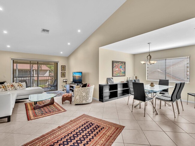 5680 Coach House Cir