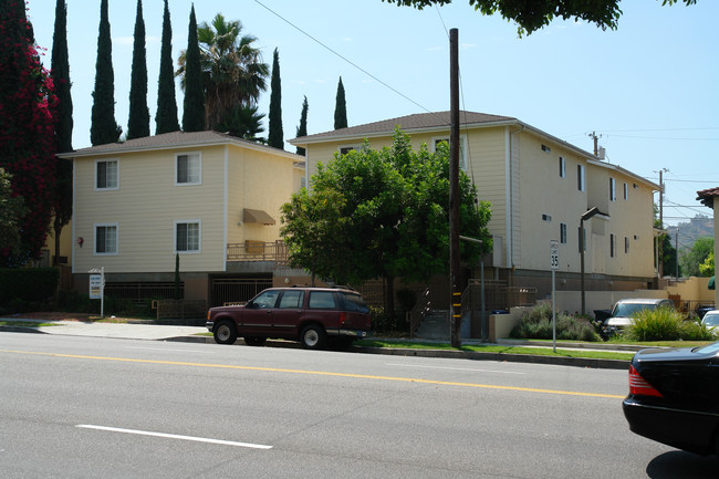 430 W Alameda Ave in Burbank, CA - Foto de edificio - Building Photo