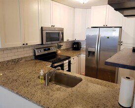 15215 Amberly Dr in Tampa, FL - Building Photo - Building Photo