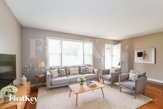 1129 Jennings Station Rd in St. Louis, MO - Building Photo - Building Photo