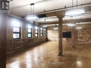 2480 Dundas St W in Toronto, ON - Building Photo - Building Photo