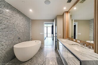 788 NE 23rd St, Unit 2401 in Miami, FL - Foto de edificio - Building Photo