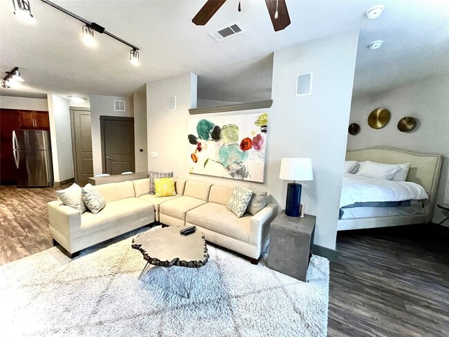 property at 2910 Milam St