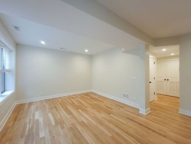 2017 W Ainslie St, Unit 3 in Chicago, IL - Foto de edificio - Building Photo