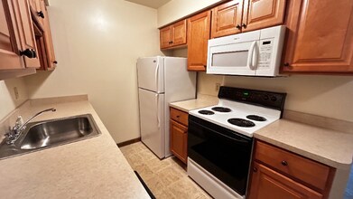 1949 Western Ave, Unit 304 in Albany, NY - Building Photo - Building Photo