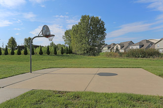 Southbrook Apartments in Topeka, KS - Foto de edificio - Building Photo