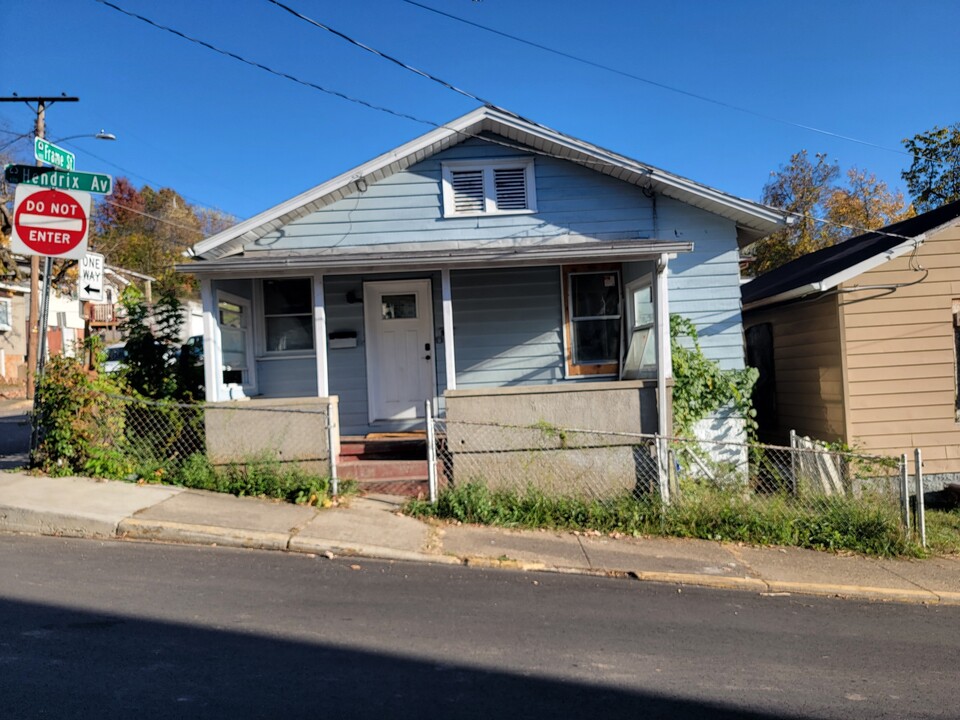 920 Hendrix Ave in Charleston, WV - Foto de edificio