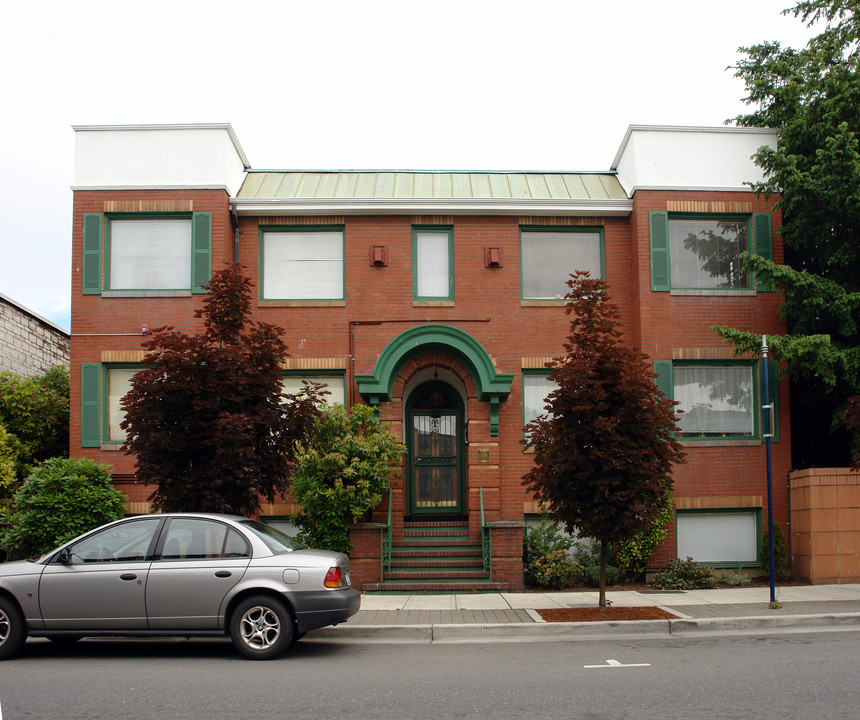 Burwell Apartments in Bremerton, WA - Building Photo