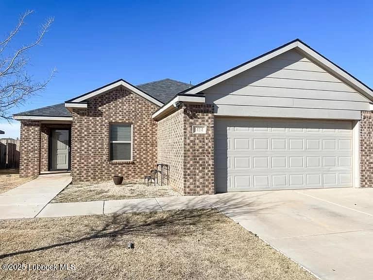 1014 Preston Trails in Wolfforth, TX - Building Photo
