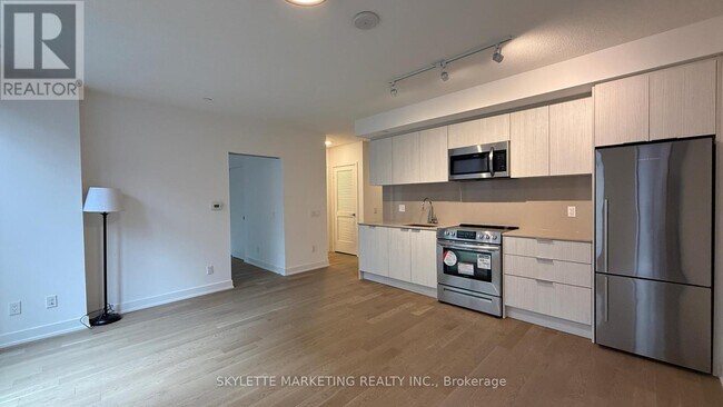 property at 25-225 Richmond St E