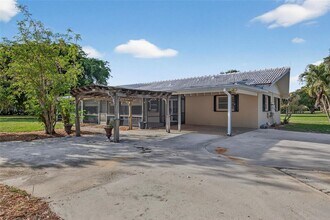 6852 Skyline Dr in Delray Beach, FL - Building Photo - Building Photo