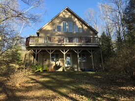 42 Lord Rd in Wiscasset, ME - Building Photo