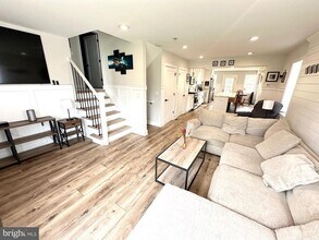 842 E Cathedral Rd in Philadelphia, PA - Building Photo - Building Photo